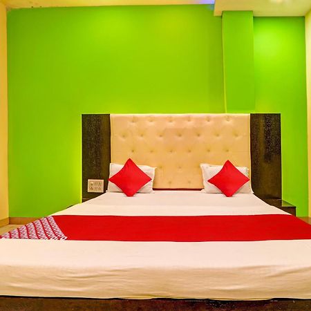 Oyo Flagship Hotel Samruddhi Lodge Nirmal  Esterno foto