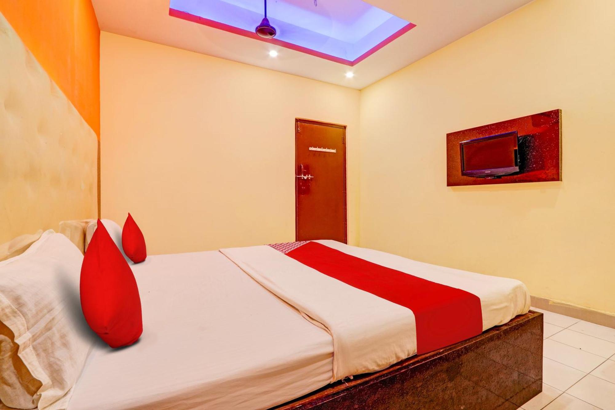 Oyo Flagship Hotel Samruddhi Lodge Nirmal  Esterno foto