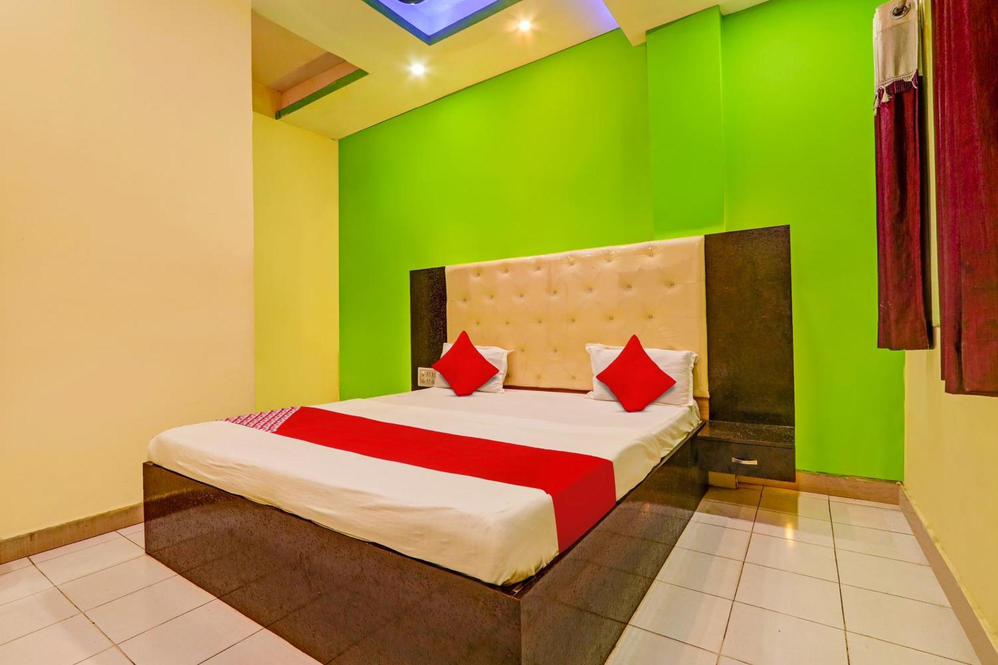 Oyo Flagship Hotel Samruddhi Lodge Nirmal  Esterno foto