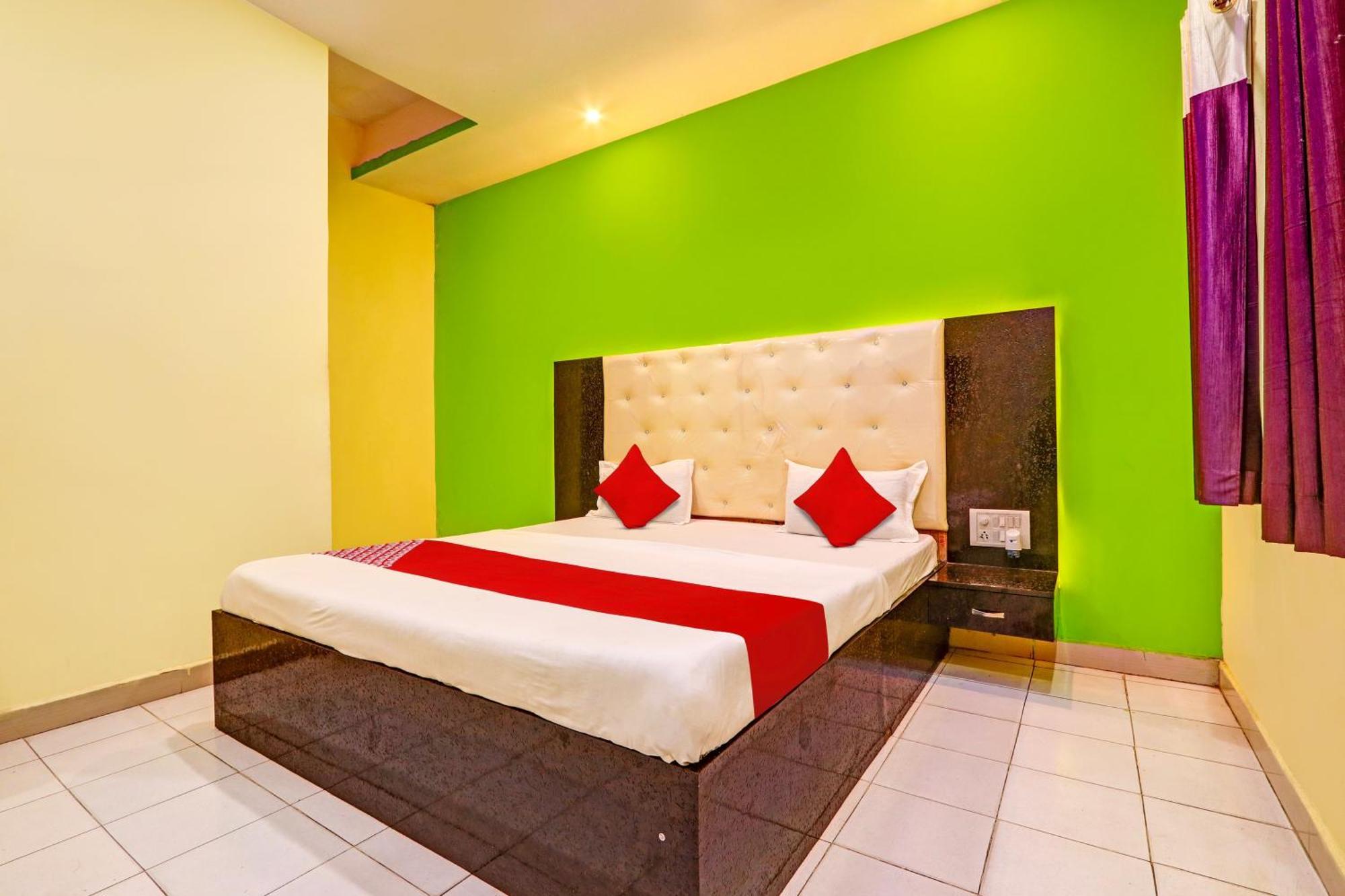 Oyo Flagship Hotel Samruddhi Lodge Nirmal  Esterno foto