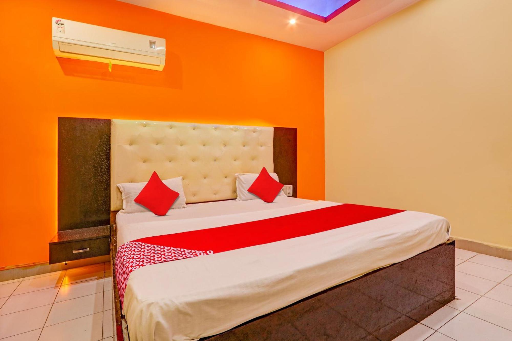 Oyo Flagship Hotel Samruddhi Lodge Nirmal  Esterno foto