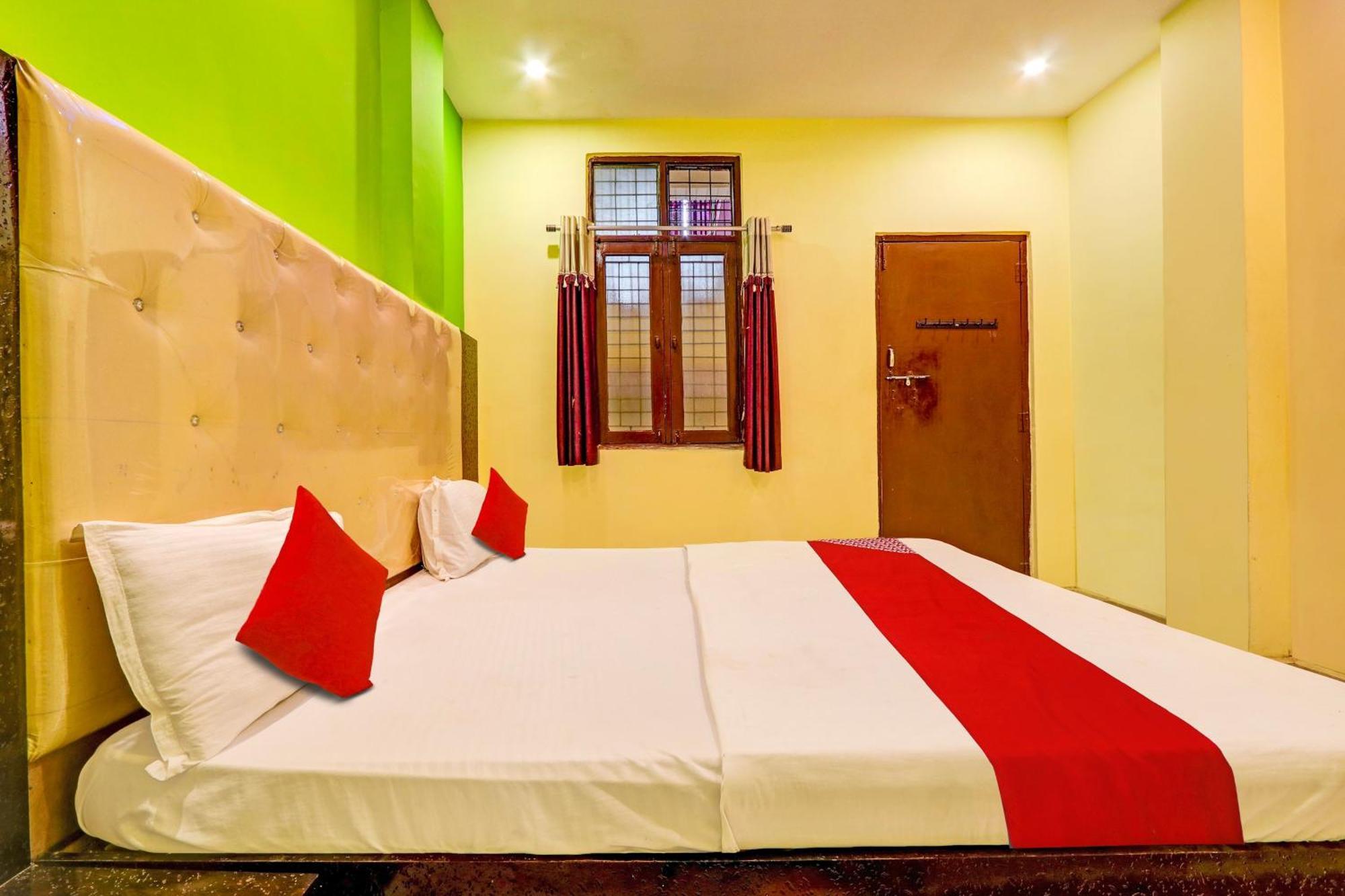Oyo Flagship Hotel Samruddhi Lodge Nirmal  Esterno foto