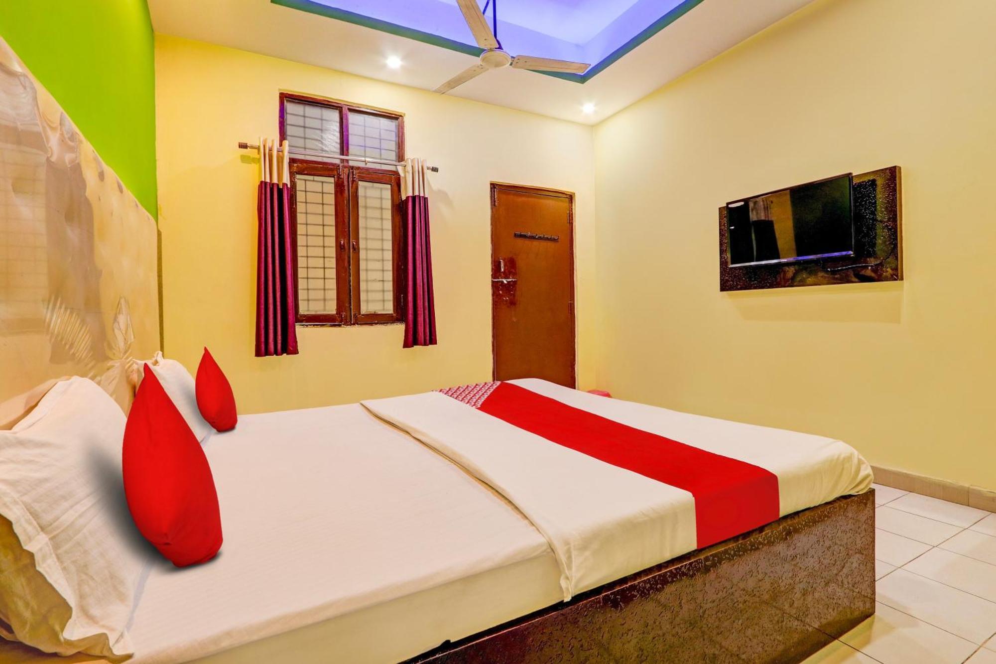 Oyo Flagship Hotel Samruddhi Lodge Nirmal  Esterno foto