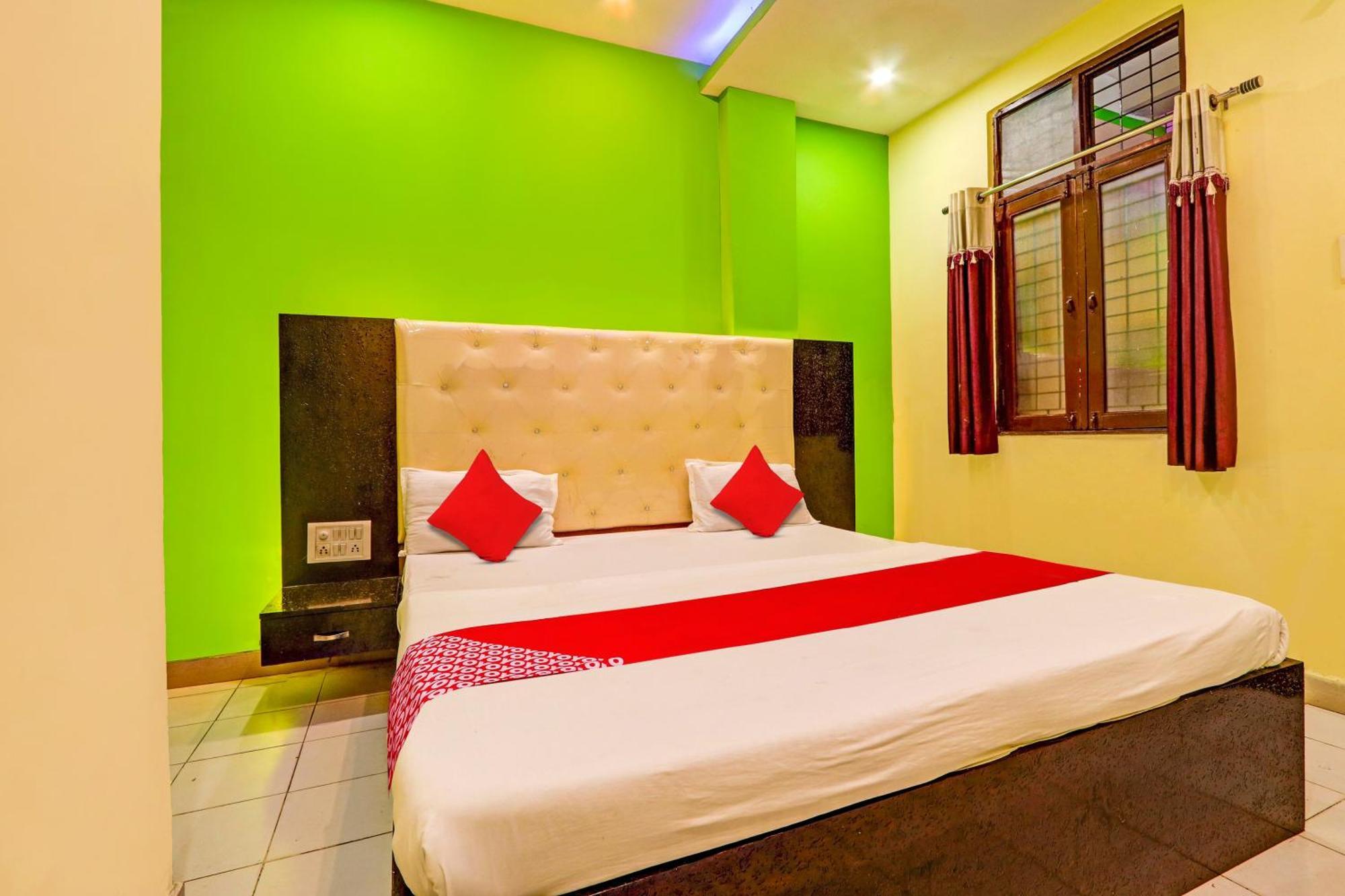 Oyo Flagship Hotel Samruddhi Lodge Nirmal  Esterno foto