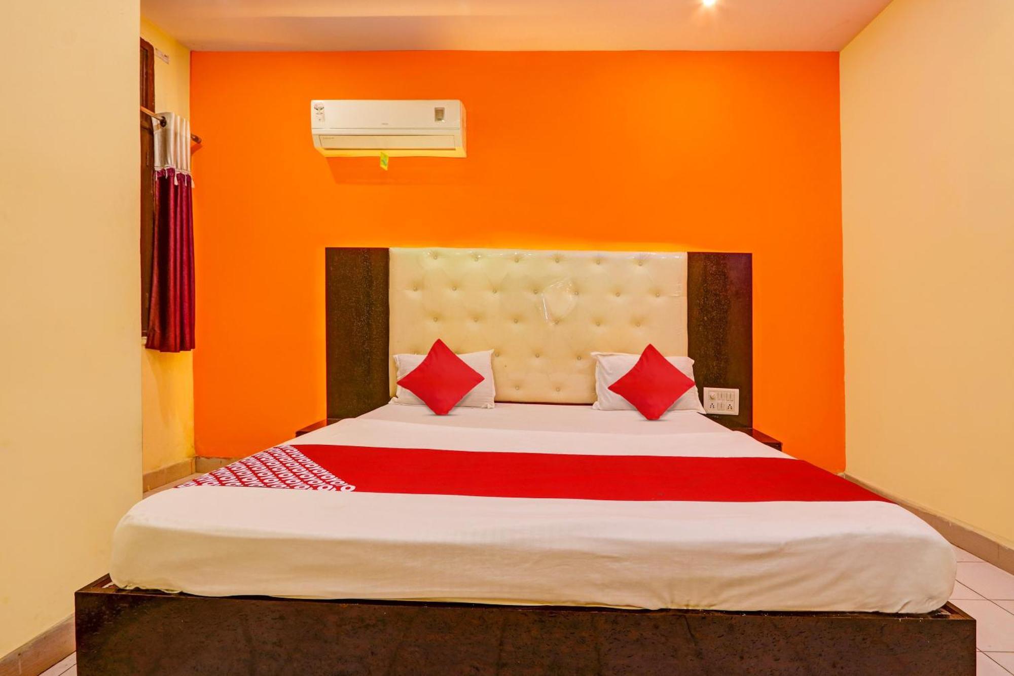 Oyo Flagship Hotel Samruddhi Lodge Nirmal  Esterno foto