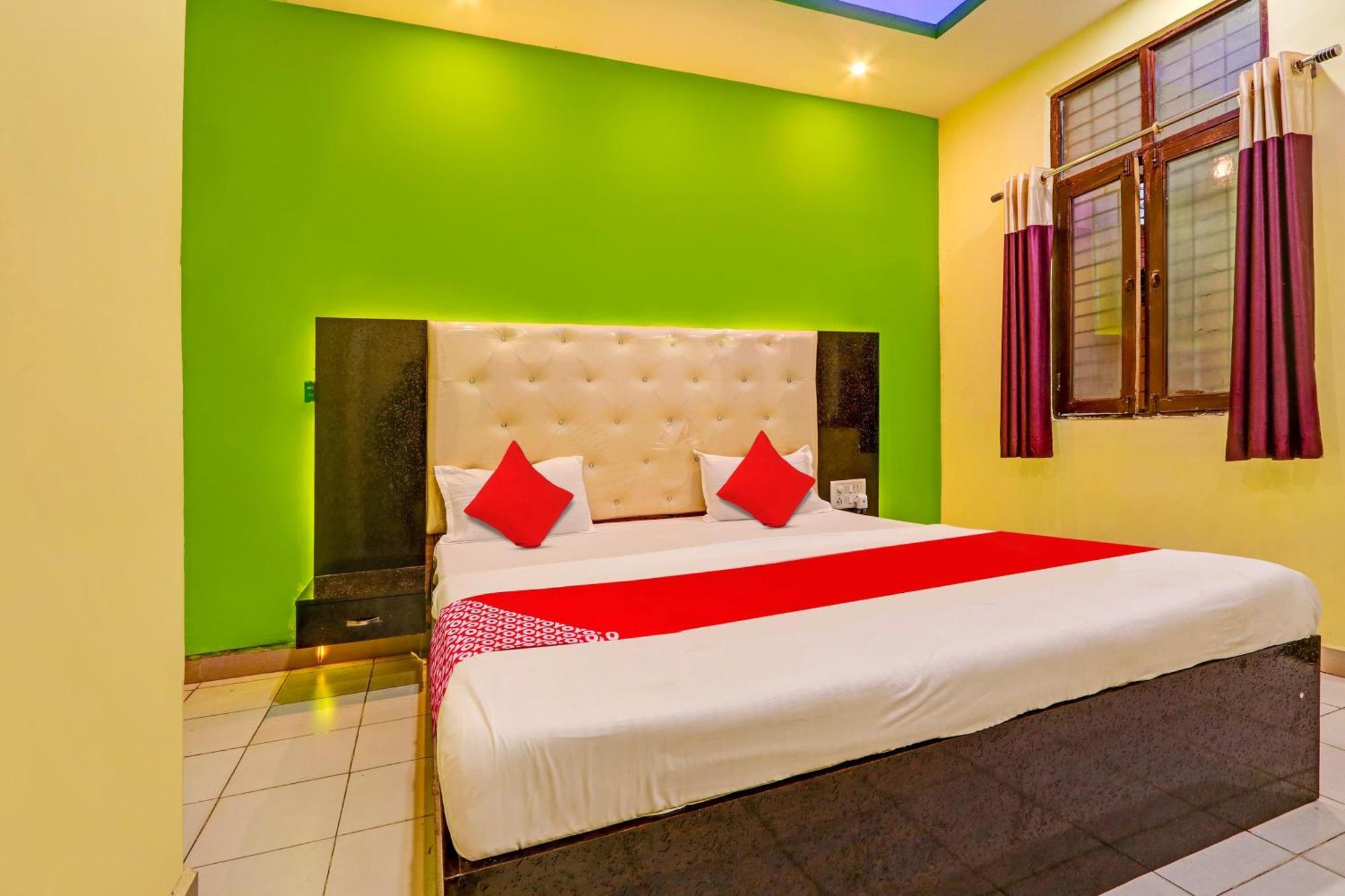 Oyo Flagship Hotel Samruddhi Lodge Nirmal  Esterno foto